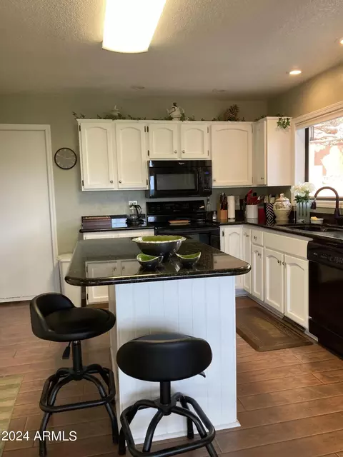 Kitchen - 5998 W Arroyo Way, Pine, AZ 85544 photo 3 of 4
