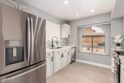 12012 N 76th Ln, Peoria, AZ 85345