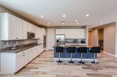 Kitchen - 3907 S 75th Dr, Phoenix, AZ 85043 photo 1 of 3