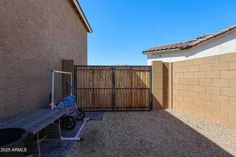 Exterior - 3907 S 75th Dr, Phoenix, AZ 85043 photo 5 of 8