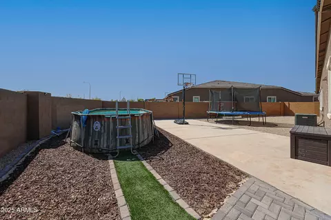 Exterior - 3907 S 75th Dr, Phoenix, AZ 85043 photo 1 of 8