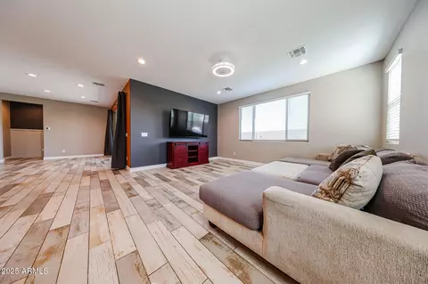 Living - 3907 S 75th Dr, Phoenix, AZ 85043 photo 1 of 5
