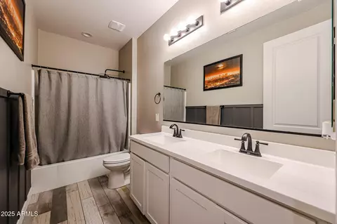 Bath - 3907 S 75th Dr, Phoenix, AZ 85043 photo 1 of 3
