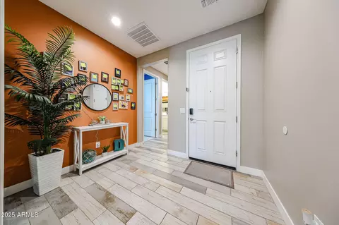Entry Way - 3907 S 75th Dr, Phoenix, AZ 85043 photo 1 of 8