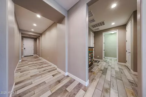 Entry Way - 3907 S 75th Dr, Phoenix, AZ 85043 photo 6 of 8
