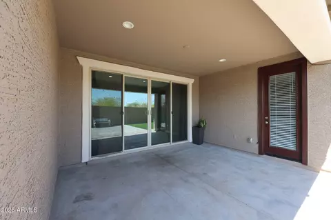 Exterior - 3907 S 75th Dr, Phoenix, AZ 85043 photo 2 of 8