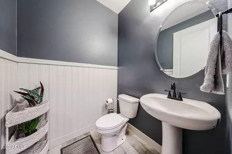 Bath - 3907 S 75th Dr, Phoenix, AZ 85043 photo 2 of 3