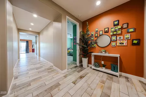 Entry Way - 3907 S 75th Dr, Phoenix, AZ 85043 photo 2 of 8