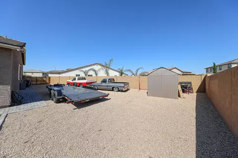 Exterior - 3907 S 75th Dr, Phoenix, AZ 85043 photo 4 of 8