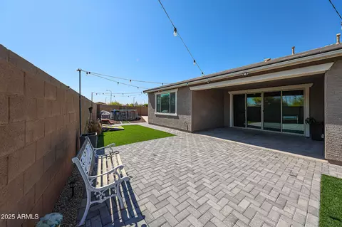 Exterior - 3907 S 75th Dr, Phoenix, AZ 85043 photo 6 of 8