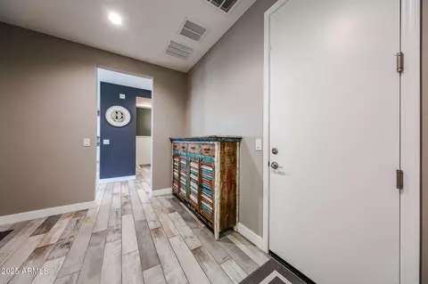 Entry Way - 3907 S 75th Dr, Phoenix, AZ 85043 photo 7 of 8