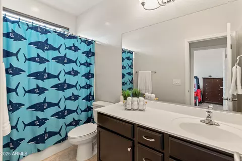 Bath - 608 E Pasaro Dr, Phoenix, AZ 85085 photo 2 of 4