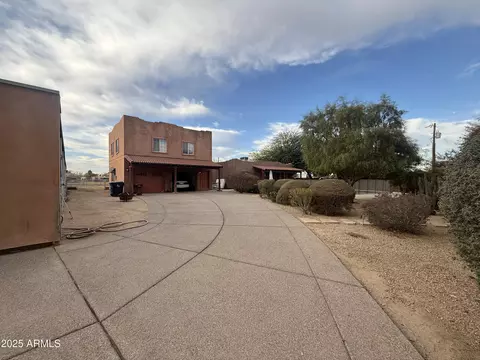 667 E Pony Ln, Gilbert, AZ 85295 photo 2