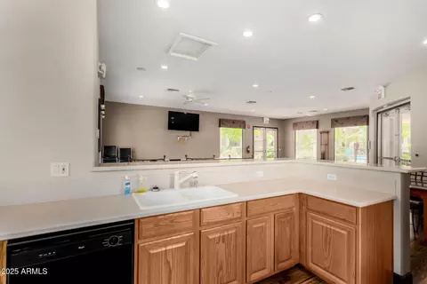 Kitchen - 3131 E Legacy Dr #1012, Phoenix, AZ 85042 photo 5 of 6