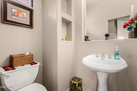 Bath - 3131 E Legacy Dr #1012, Phoenix, AZ 85042 photo 1 of 4