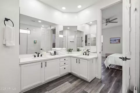 Bath - 2830 Estrella Ct, Gilbert, AZ 85296 photo 3 of 5