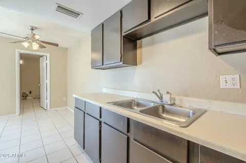 Kitchen - 4614 E Pueblo Ave, Phoenix, AZ 85040 photo 4 of 5