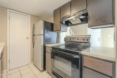Kitchen - 4614 E Pueblo Ave, Phoenix, AZ 85040 photo 2 of 5