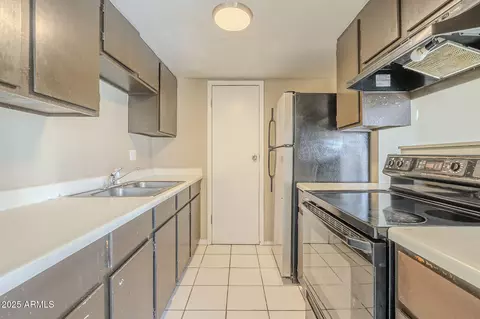 Kitchen - 4614 E Pueblo Ave, Phoenix, AZ 85040 photo 1 of 5