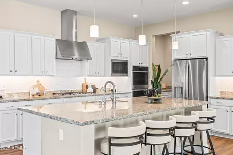 Kitchen - 3620 E Austin Dr, Gilbert, AZ 85296 photo 5 of 9