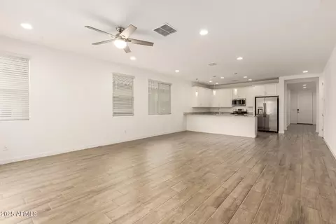 547 S Avocet St, Gilbert, AZ 85296 photo 2
