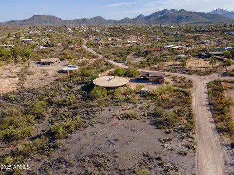 2579 W Roughrider Rd, New River, AZ 85087