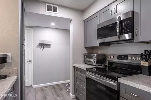 3313 N 68th St #142, Scottsdale, AZ 85251