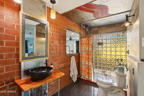 Bath - 2511 E Pinchot Ave, Phoenix, AZ 85016 photo 1 of 3