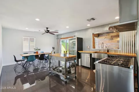 Kitchen - 2511 E Pinchot Ave, Phoenix, AZ 85016 photo 1 of 2