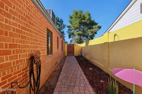 Exterior - 2511 E Pinchot Ave, Phoenix, AZ 85016 photo 6 of 7