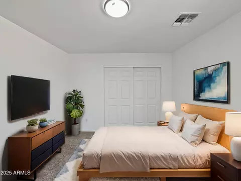 Bedroom - 217 E Gwen St, Phoenix, AZ 85042 photo 1 of 4