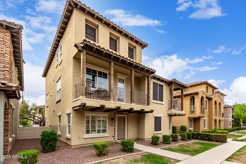 901 S Storment Ln, Gilbert, AZ 85296