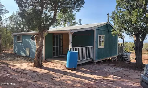 484 W Cone Ln, Ash Fork, AZ 86320