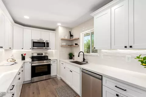 Kitchen - 1012 Estevan Ave, Apache Junction, AZ 85119 photo 2 of 3
