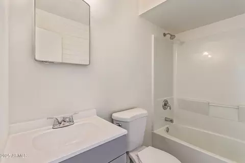 Bath - 3222 W Marshall Ave, Phoenix, AZ 85017 photo 4 of 4