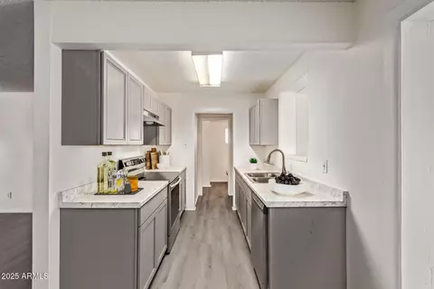 Entry Way - 3222 W Marshall Ave, Phoenix, AZ 85017 photo 1 of 1