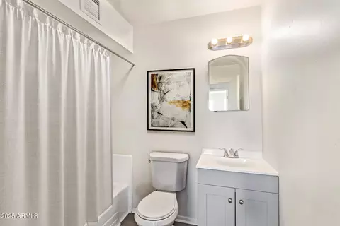 Bath - 3222 W Marshall Ave, Phoenix, AZ 85017 photo 2 of 4