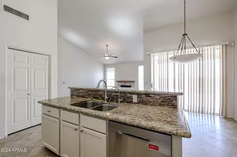 4143 E Rockledge Rd, Phoenix, AZ 85044 photo 8
