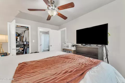 Bedroom - 1024 E Mitchell Dr, Phoenix, AZ 85014 photo 5 of 6