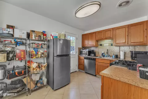 Kitchen - 1024 E Mitchell Dr, Phoenix, AZ 85014 photo 8 of 8
