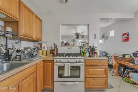 Kitchen - 1024 E Mitchell Dr, Phoenix, AZ 85014 photo 5 of 8
