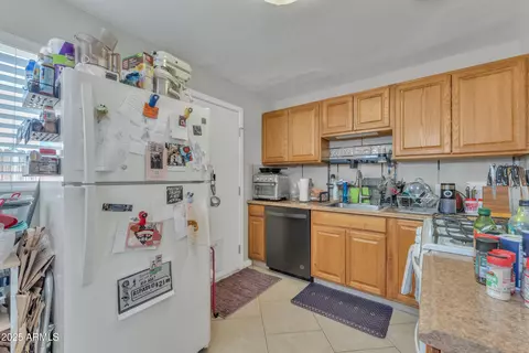 Kitchen - 1024 E Mitchell Dr, Phoenix, AZ 85014 photo 4 of 8