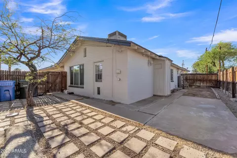 Exterior - 1024 E Mitchell Dr, Phoenix, AZ 85014 photo 6 of 12