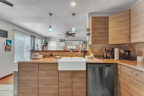 Kitchen - 1024 E Mitchell Dr, Phoenix, AZ 85014 photo 2 of 8