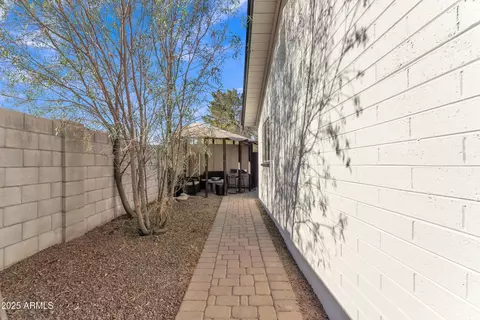Exterior - 1024 E Mitchell Dr, Phoenix, AZ 85014 photo 11 of 12