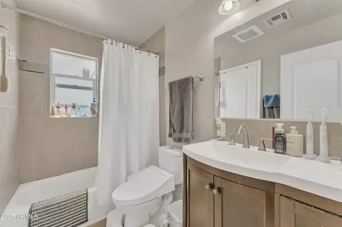 Bath - 1024 E Mitchell Dr, Phoenix, AZ 85014 photo 3 of 4