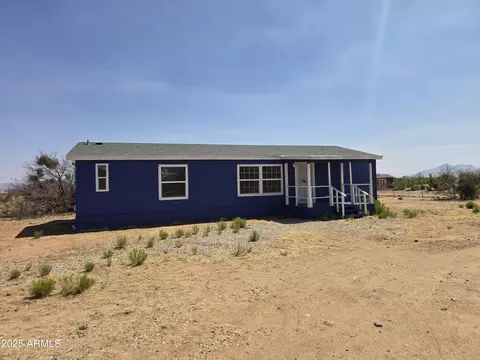 5795 S Mountain Side Ln, Hereford, AZ 85615