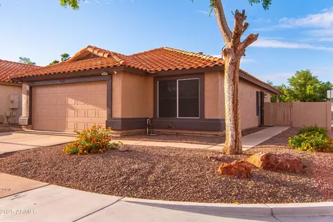 910 W Redondo Dr, Gilbert, AZ 85233