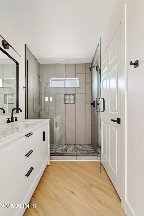 Bath - 438 E Hackamore St, Mesa, AZ 85203 photo 4 of 6