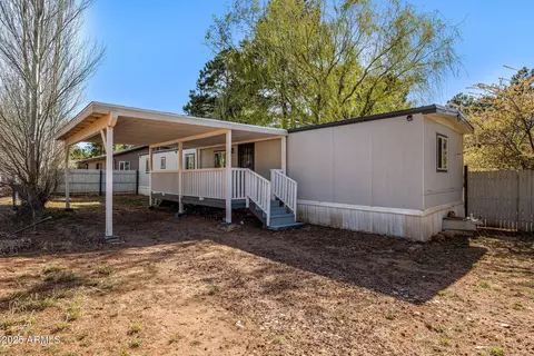 2075 Thousand Pines Dr, Overgaard, AZ 85933
